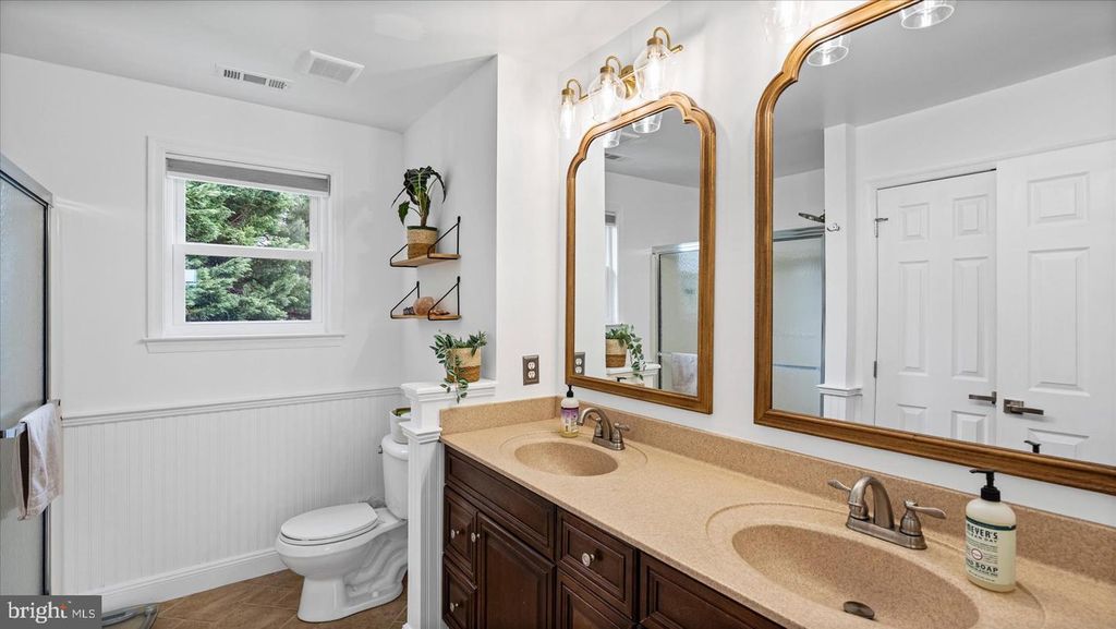 Image 10 of property listing at 621 TRANGO DR, Westminster, MD 21158