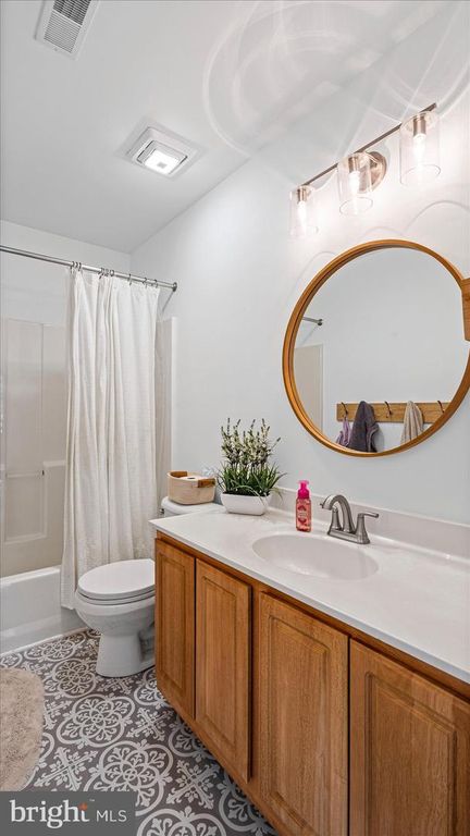 Image 14 of property listing at 621 TRANGO DR, Westminster, MD 21158