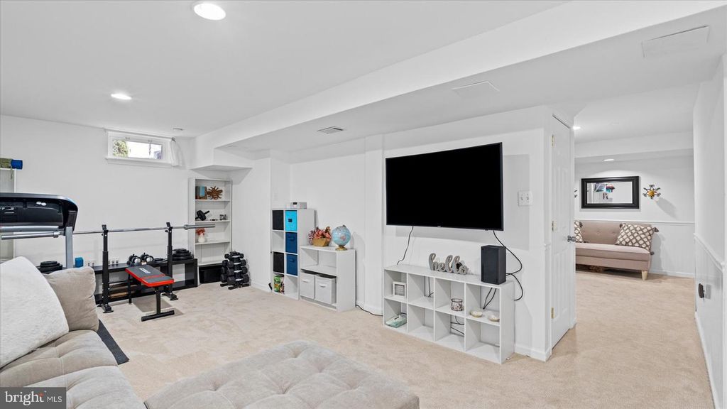 Image 19 of property listing at 621 TRANGO DR, Westminster, MD 21158