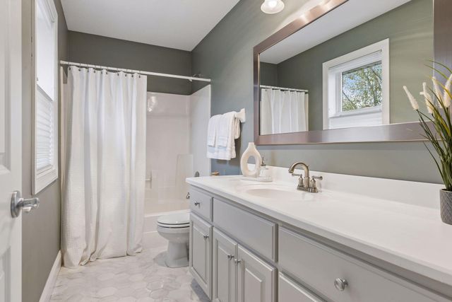 3970 Thames Avenue, Eagan, MN 55123