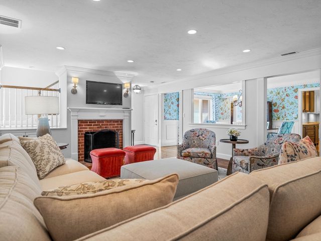 4 Farmer Road 4, Milton, MA 02186