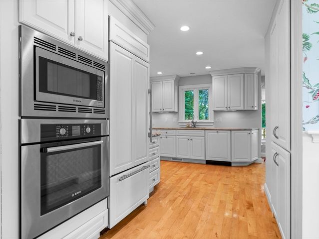 4 Farmer Road 4, Milton, MA 02186