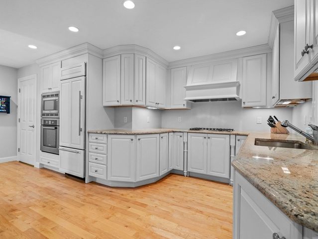 4 Farmer Road 4, Milton, MA 02186