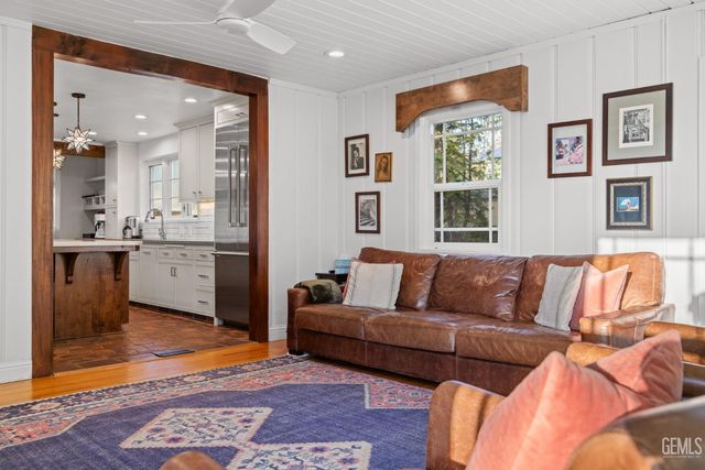 3020 21st Street, Bakersfield, CA 93301