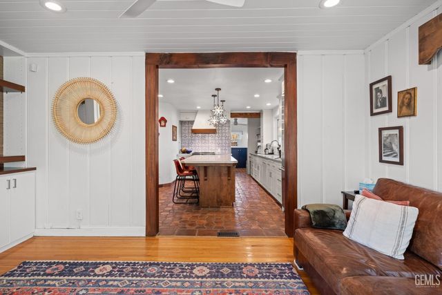 3020 21st Street, Bakersfield, CA 93301