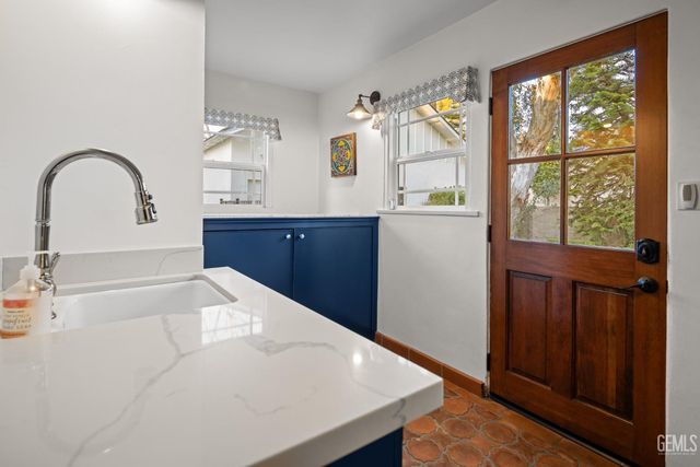 3020 21st Street, Bakersfield, CA 93301