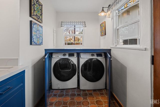 3020 21st Street, Bakersfield, CA 93301