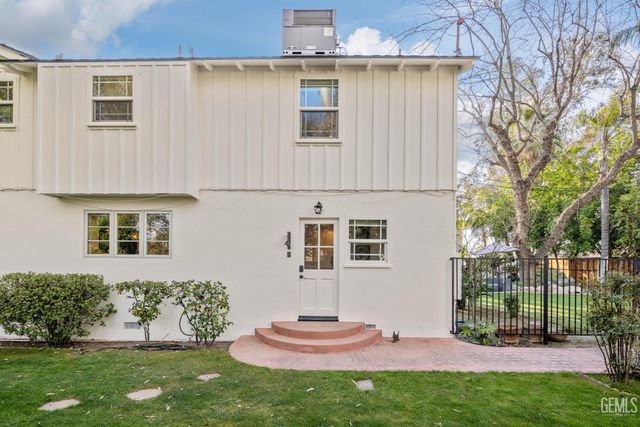 3020 21st Street, Bakersfield, CA 93301