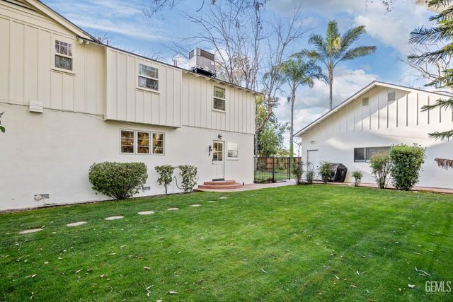 3020 21st Street, Bakersfield, CA 93301