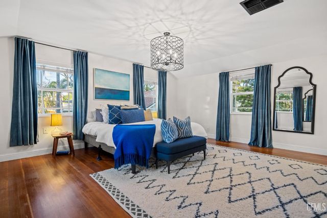 3020 21st Street, Bakersfield, CA 93301