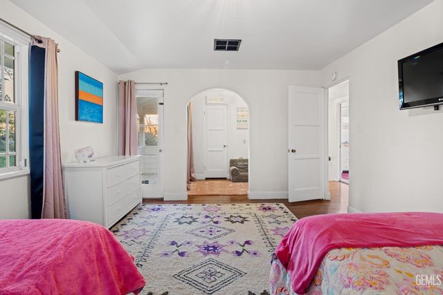 3020 21st Street, Bakersfield, CA 93301