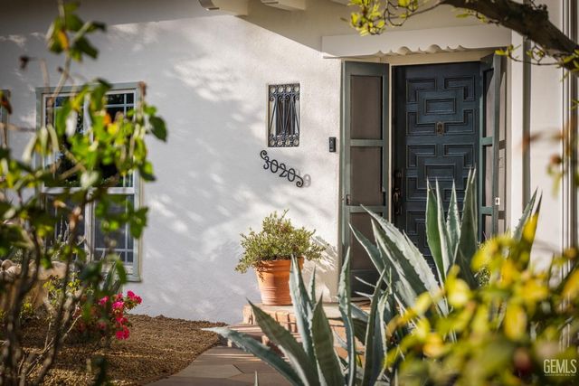 3020 21st Street, Bakersfield, CA 93301