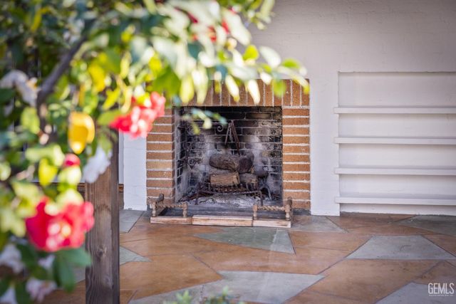 3020 21st Street, Bakersfield, CA 93301