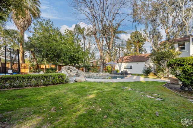 3020 21st Street, Bakersfield, CA 93301