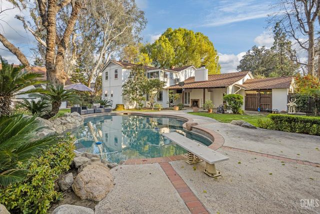 3020 21st Street, Bakersfield, CA 93301