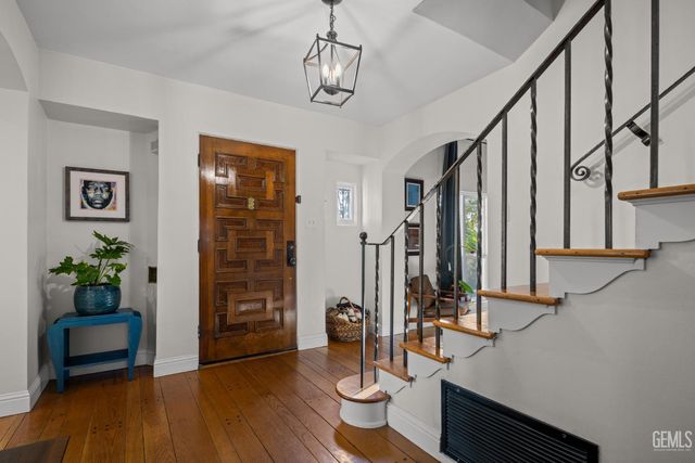 3020 21st Street, Bakersfield, CA 93301