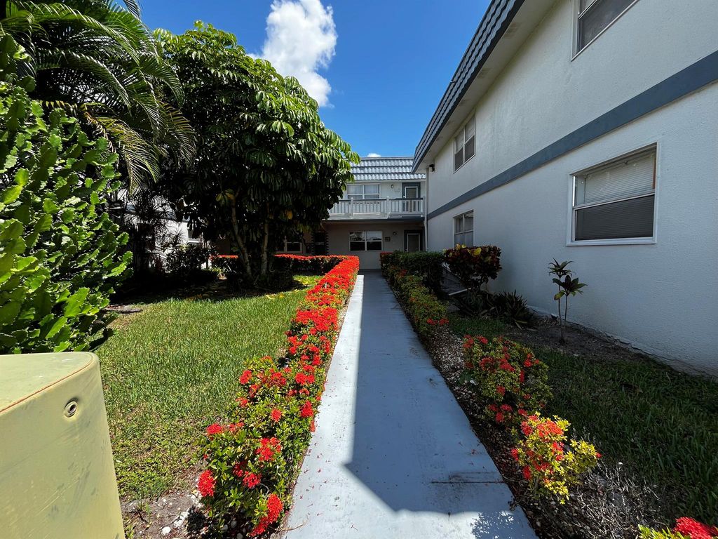 298 Tuscany Lane, Delray Beach, FL 33446