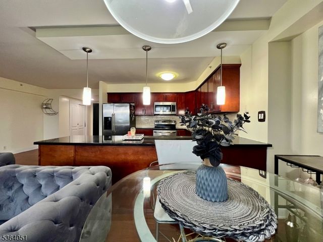 60 Parkway Dr 14D, East Orange City, NJ 07017