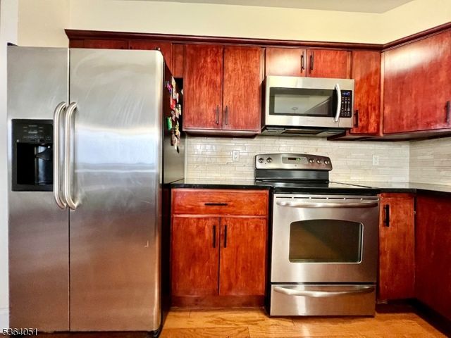 60 Parkway Dr 14D, East Orange City, NJ 07017
