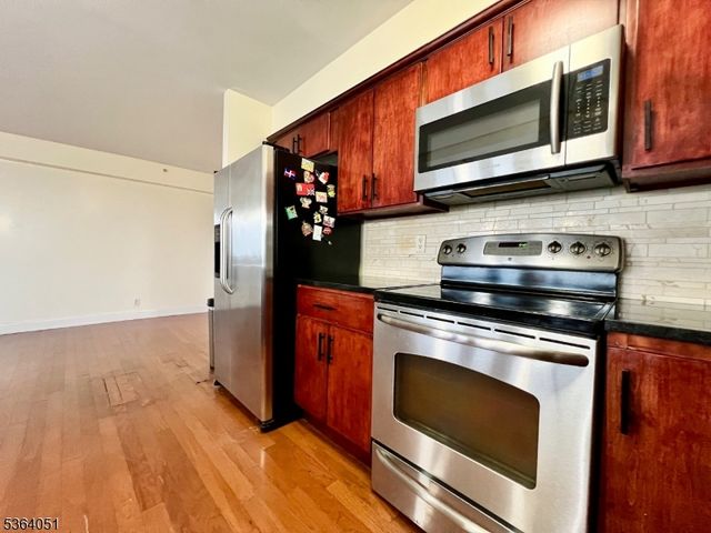 60 Parkway Dr 14D, East Orange City, NJ 07017