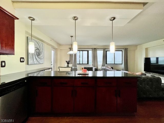 60 Parkway Dr 14D, East Orange City, NJ 07017