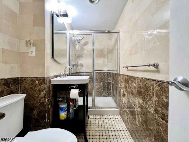 60 Parkway Dr 14D, East Orange City, NJ 07017