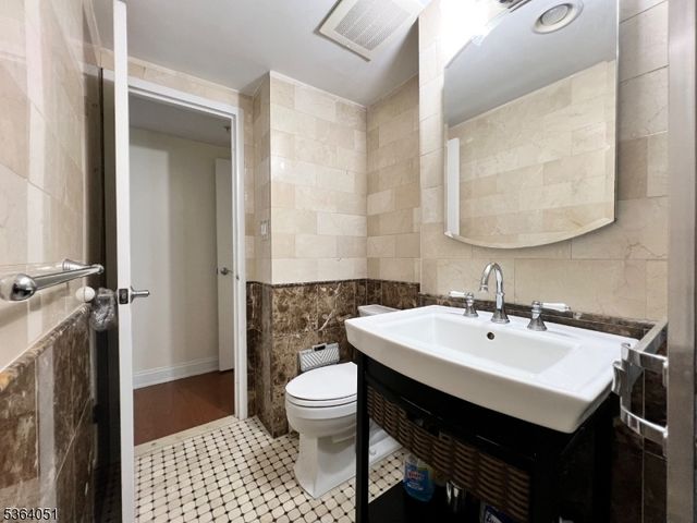 60 Parkway Dr 14D, East Orange City, NJ 07017