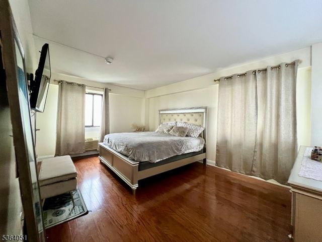 60 Parkway Dr 14D, East Orange City, NJ 07017