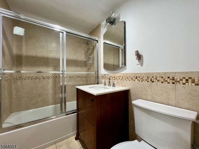 60 Parkway Dr 14D, East Orange City, NJ 07017