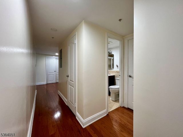 60 Parkway Dr 14D, East Orange City, NJ 07017