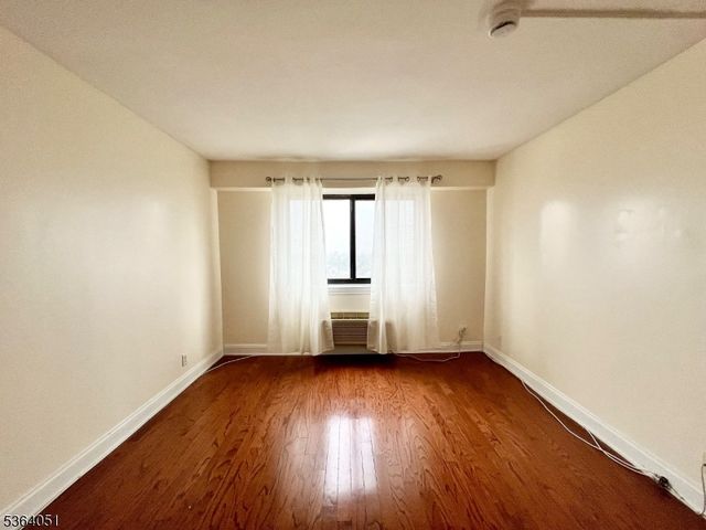 60 Parkway Dr 14D, East Orange City, NJ 07017