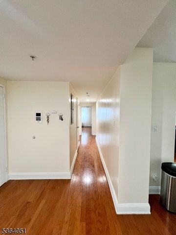 60 Parkway Dr 14D, East Orange City, NJ 07017