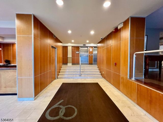 60 Parkway Dr 14D, East Orange City, NJ 07017