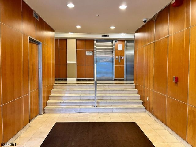 60 Parkway Dr 14D, East Orange City, NJ 07017