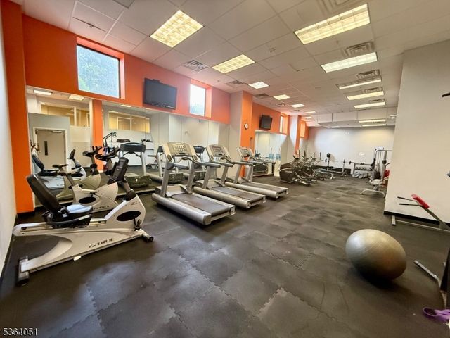 60 Parkway Dr 14D, East Orange City, NJ 07017