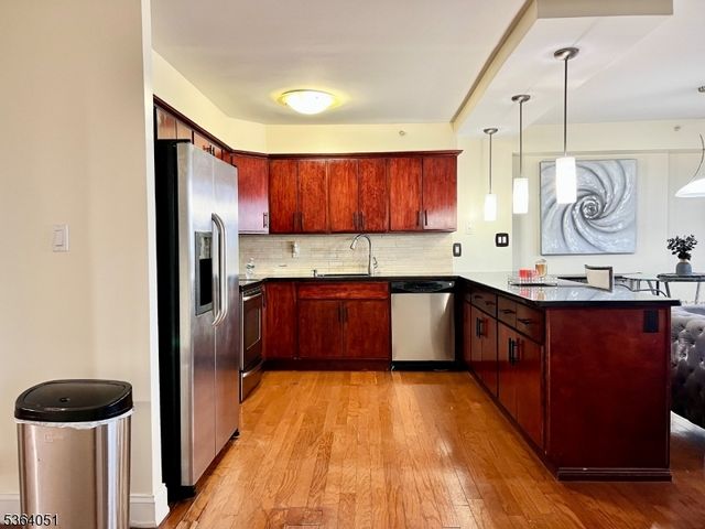 60 Parkway Dr 14D, East Orange City, NJ 07017