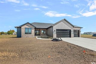 404 Sundown Lane, Chatham, IL 62629