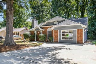 621 Pennwood Lane, Charlotte, NC 28215