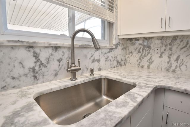3516 GREENWAY Avenue, Royal Oak, MI 48073