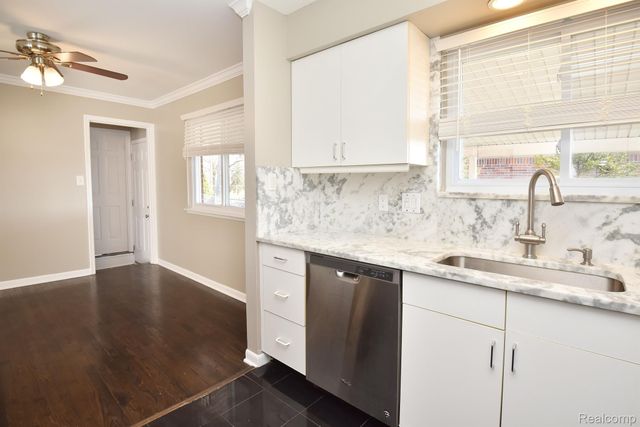 3516 GREENWAY Avenue, Royal Oak, MI 48073