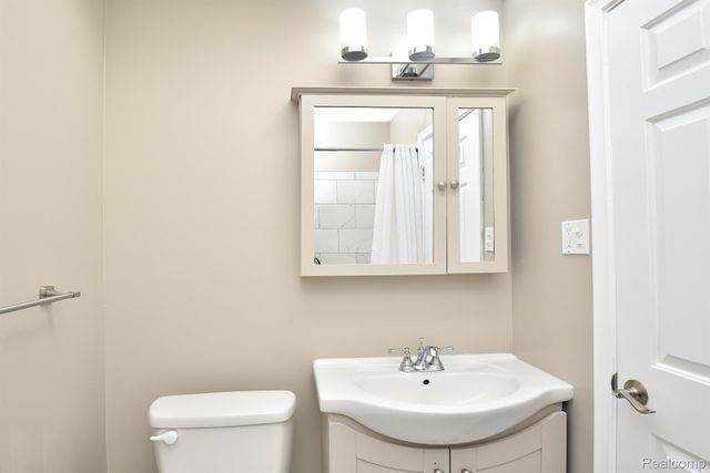 3516 GREENWAY Avenue, Royal Oak, MI 48073