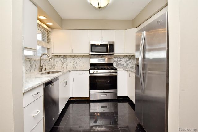 3516 GREENWAY Avenue, Royal Oak, MI 48073