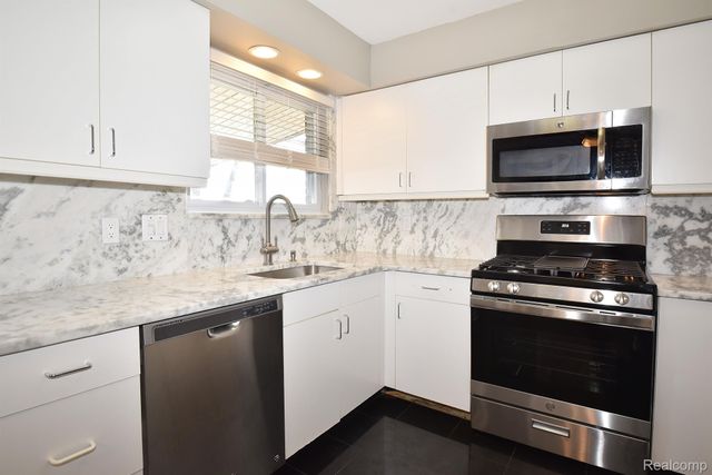3516 GREENWAY Avenue, Royal Oak, MI 48073