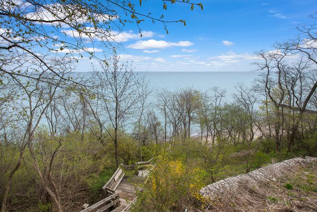 22 Lakeview Terrace, Highland Park, IL 60035