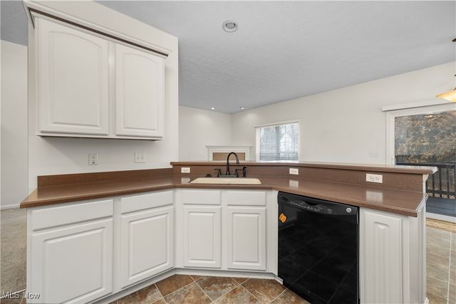 953 Longitude Lane, Amherst, OH 44001