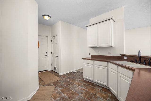 953 Longitude Lane, Amherst, OH 44001