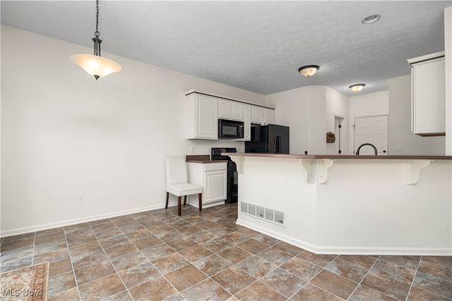 953 Longitude Lane, Amherst, OH 44001