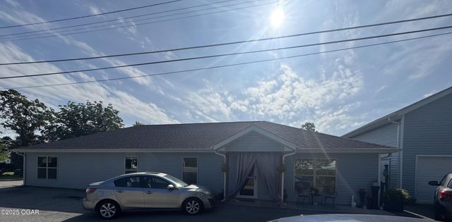 112 E 11th Street, Carthage, MO 64836