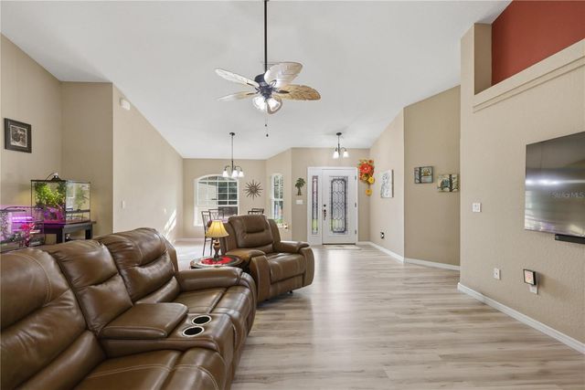 5693 W WOODLAWN STREET, Dunnellon, FL 34433