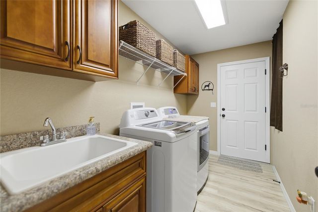 5693 W WOODLAWN STREET, Dunnellon, FL 34433